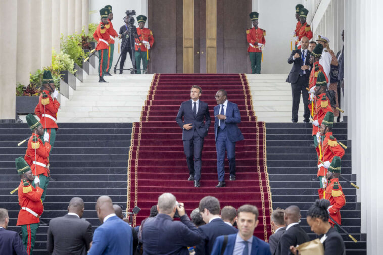 Au Bénin, Emmanuel Macron promet une aide militaire renforcée