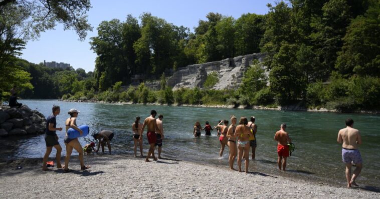 Certains cours d'eau ont atteint des températures record en Suisse - rts.ch