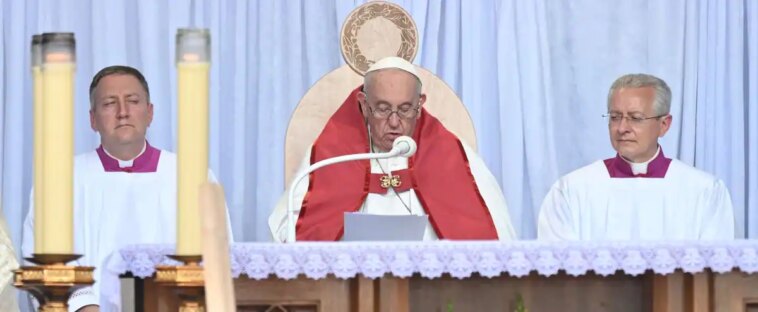 [EN IMAGES] Le pape François célèbre une messe à Edmonton