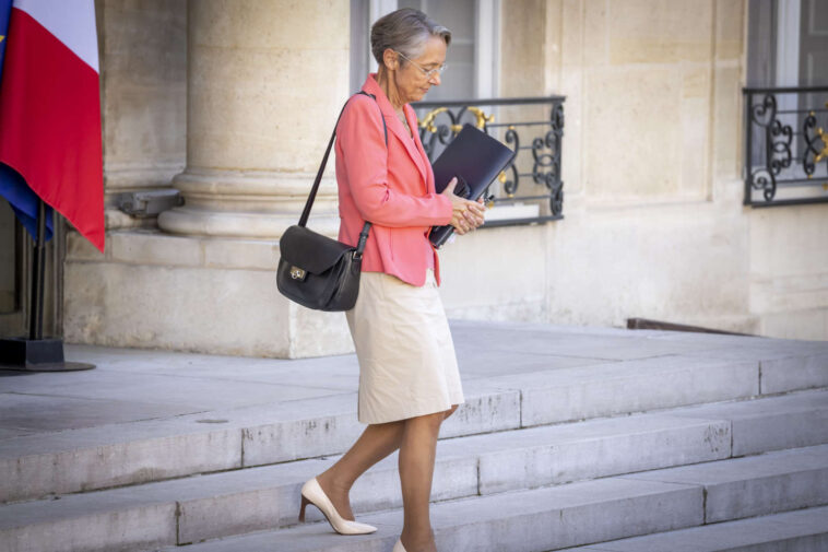 Elisabeth Borne appelle à l’exemplarité de son équipe et des administrations