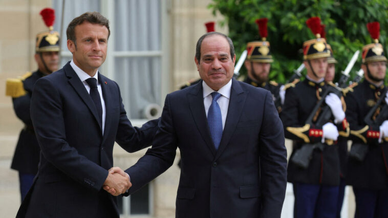 Emmanuel Macron reçoit son homologue égyptien Abdel Fattah al-Sissi à l'Élysée