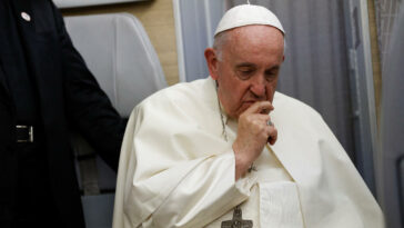 Face aux inquiétudes sur sa santé, le pape évoque la possibilité de "se mettre de côté"
