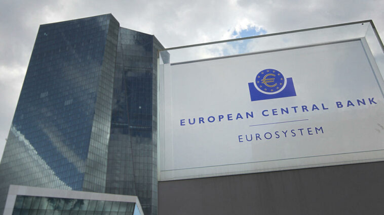 La BCE relève ses taux d'intérêt, une première depuis 2011