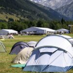 Le plus grand camp fédéral de scoutisme a débuté dans la vallée de Conches (VS) - rts.ch