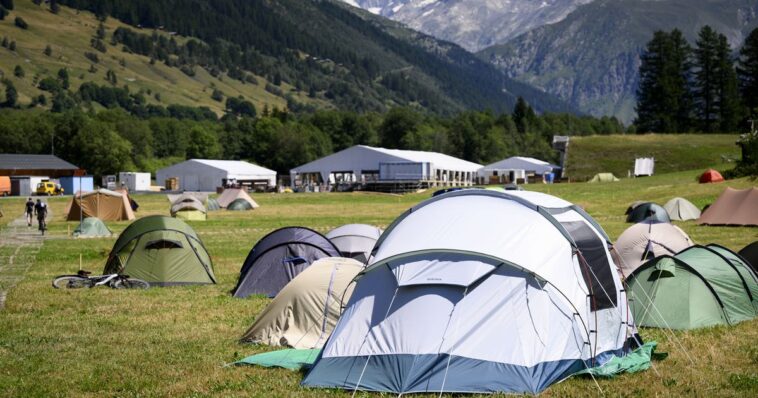 Le plus grand camp fédéral de scoutisme a débuté dans la vallée de Conches (VS) - rts.ch