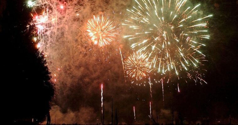 Les feux d'artifice en Suisse génèrent 300 tonnes de poussières polluantes par an - rts.ch