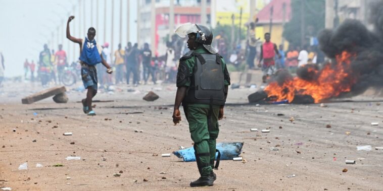 Mamadi Doumbouya face à la colère de la rue – Jeune Afrique