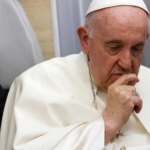 Pensionnats autochtones: le pape François reconnaît un «génocide»
