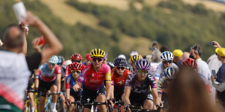 Tour de France Femmes : une échappée se forme après la première ascension