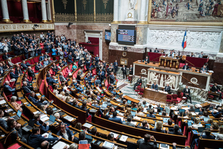 des élus, experts et syndicalistes dénoncent « un cheval de Troie de la régression sociale »