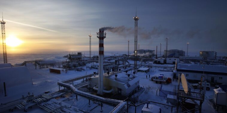 le géant russe Gazprom annonce avoir suspendu ses livraisons vers la Lettonie