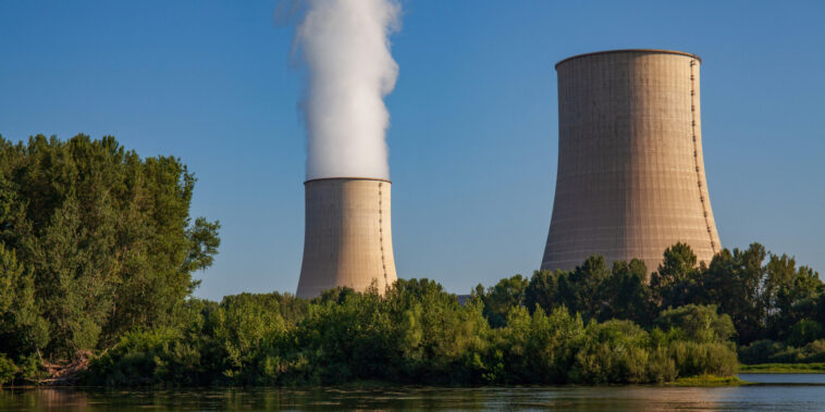 EDF pourrait abaisser sa production nucléaire et arrêter un réacteur