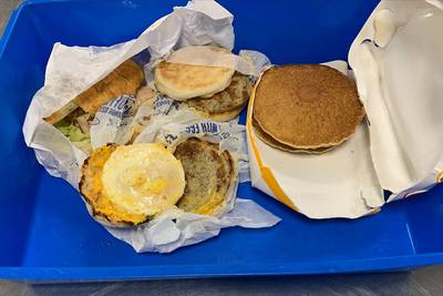 Un voyageur écope d’une amende de 2.000 dollars pour avoir transporté des McMuffins en Australie