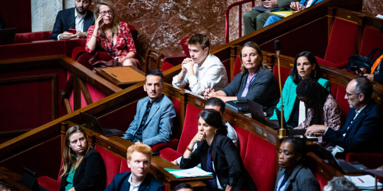 les députés LFI pointent la «gestion du gouvernement»