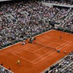 À Roland-Garros, la terre battue recouverte de sable pour accueillir... du beach-volley