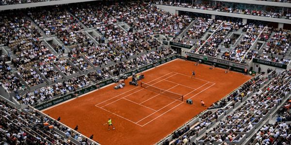 À Roland-Garros, la terre battue recouverte de sable pour accueillir... du beach-volley