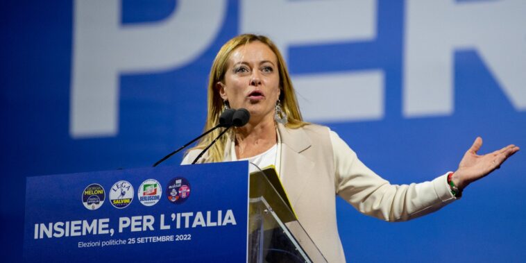 Antisystème, patriote... Qui est Giorgia Meloni, la femme en passe de diriger l'Italie ?