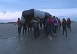 Calais : des migrants prêts à tout pour rejoindre l'Angleterre