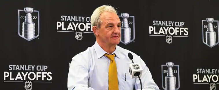 Darryl Sutter regarde en avant