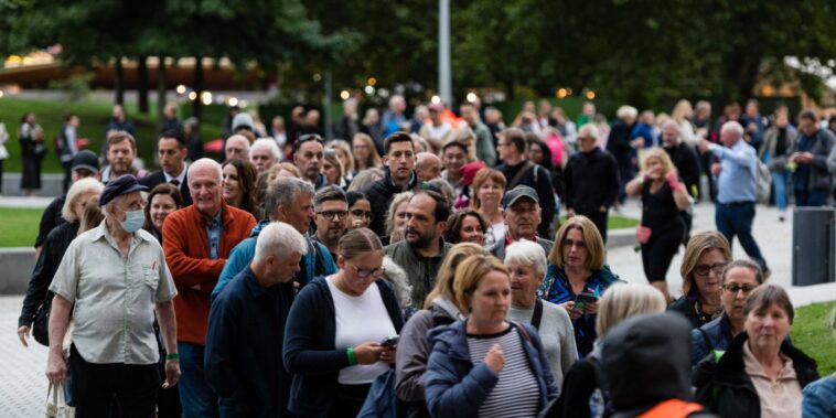 Dernières heures pour s'incliner devant Elizabeth II avant les funérailles du siècle