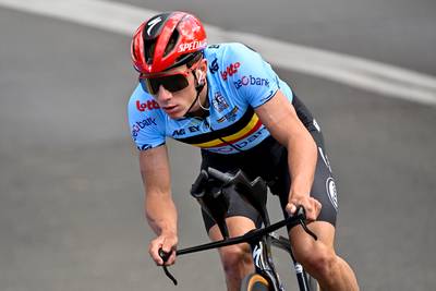 EN DIRECT: c’est parti pour Evenepoel, Foss prend provisoirement la tête