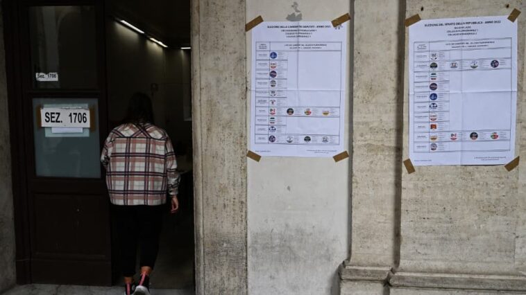 Elections législatives en Italie: participation en forte baisse