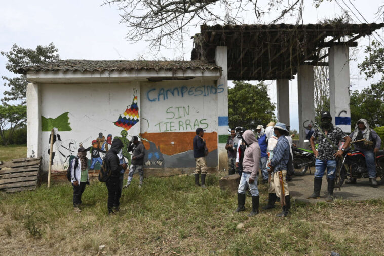 En Colombie, les indigènes occupent des « terres ancestrales »