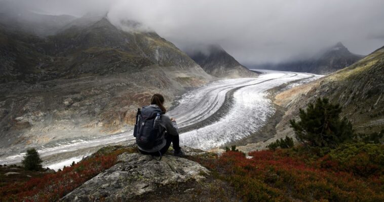 L'UDC veut lancer un référendum contre le contre-projet à l'initiative pour les glaciers - rts.ch