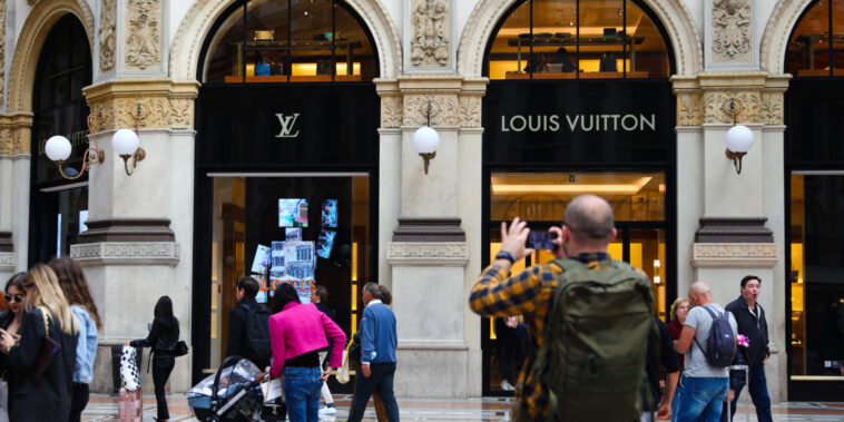 LVMH, Air France... Comment les grandes entreprises s'adaptent