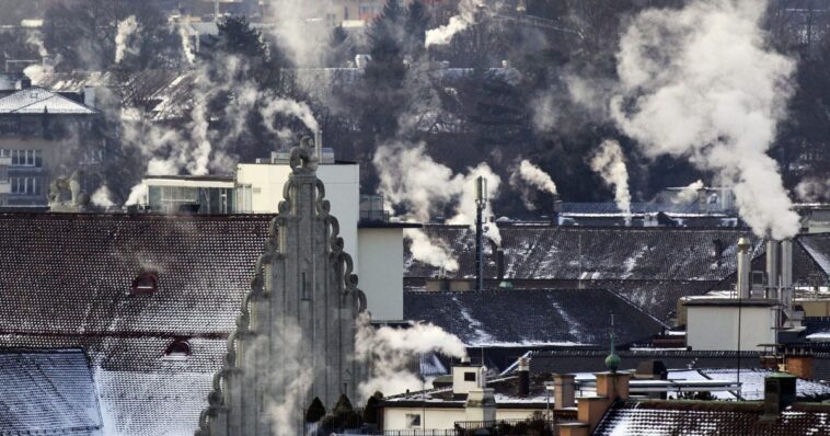 Le Conseil fédéral propose une nouvelle loi sur le CO2 sans taxe supplémentaire - rts.ch