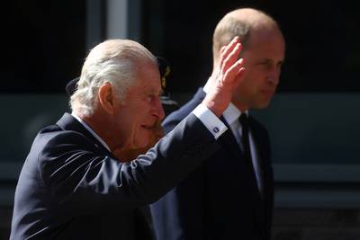 Le roi Charles III et le prince William viennent remercier les personnes présentes dans la file d’attente