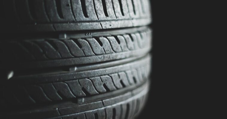 L'usure des pneus, principale source des rejets de plastique dans la nature - rts.ch