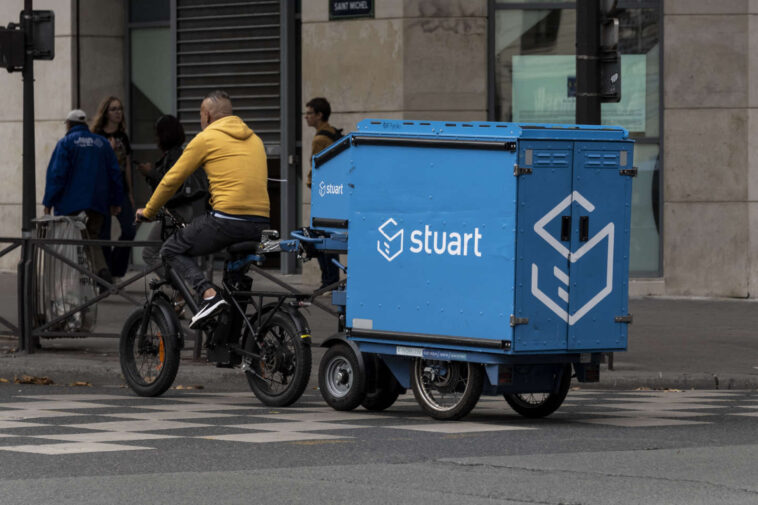 Pour Stuart, filiale de La Poste accusée de travail dissimulé, la procureure requiert la peine maximale