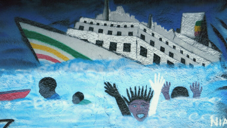 Sénégal : le naufrage oublié du "Joola", un deuil impossible