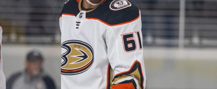 Tyson Hinds obtient son contrat avec les Ducks