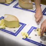 Un Gruyère AOP de Montbovon champion de l'édition 2021 des Swiss Cheese Awards - rts.ch