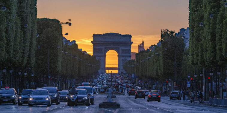 Un immeuble des Champs-Élysées vendu pour un montant «record»