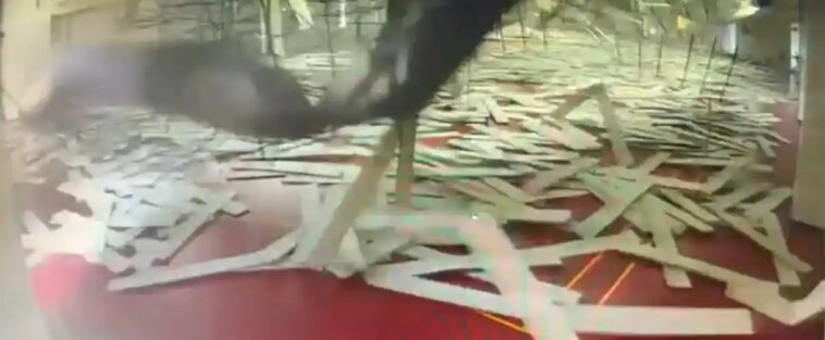 [VIDÉO] Le toit d'un gymnase s'effondre sur des enfants à Taïwan