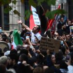 à Paris, des gaz lacrymogènes utilisés pour empêcher des manifestants d’atteindre l’ambassade d’Iran