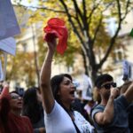 des gaz lacrymogènes pour empêcher des manifestants d'arriver à l'ambassade d'Iran