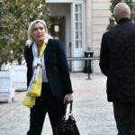 face au gouvernement, Le Pen menace de déposer une motion de censure
