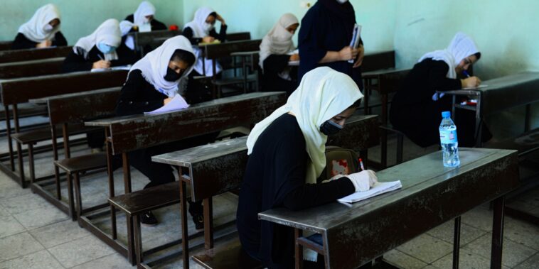 l'ONU appelle les talibans à rouvrir les écoles pour filles fermées depuis un an