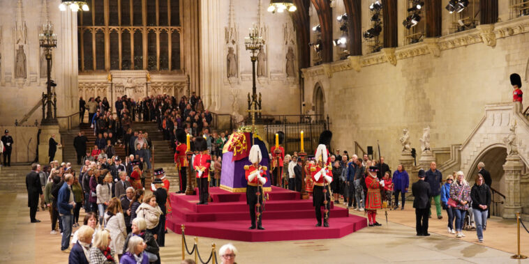les Britanniques divisés face au coût exorbitant des funérailles d'Elizabeth II