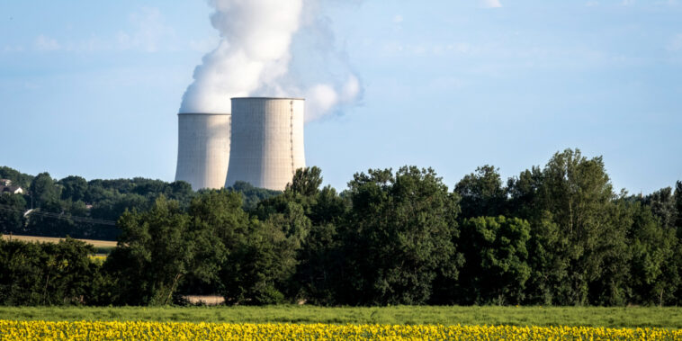 les centrales nucléaires à l'arrêt rouvriront cet hiver, promet EDF