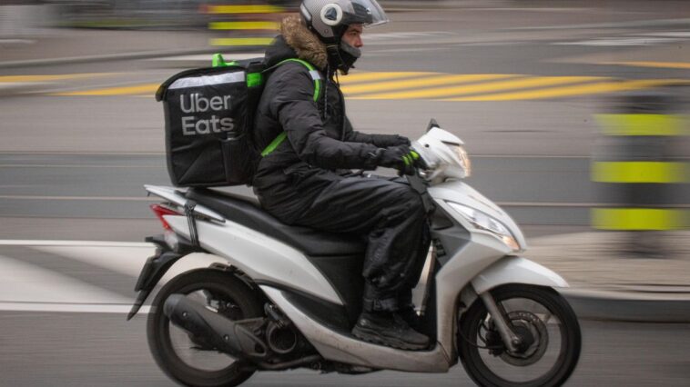 400 livreurs genevois bossant avec Uber Eats n’ont pas eu leur salaire