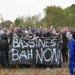 61 gendarmes et 30 manifestants blessés lors de la manif contre les “mégabassines” en France