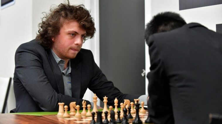 Accusé d'avoir triché, le joueur d'échecs américain Hans Niemann porte plainte