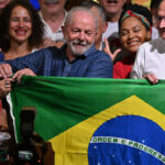 Après la courte victoire de Lula, le "camp de la démocratie" entre soulagement et inquiétude