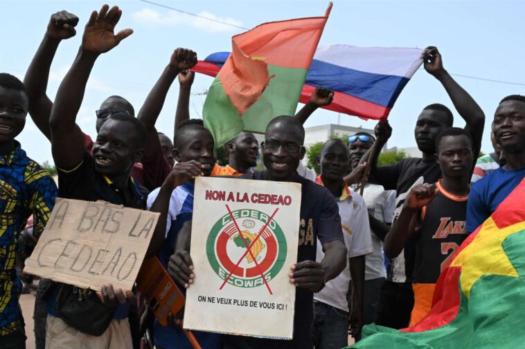 Au Burkina Faso, des manifestations hostiles à la Cedeao et à la France à Ouagadougou