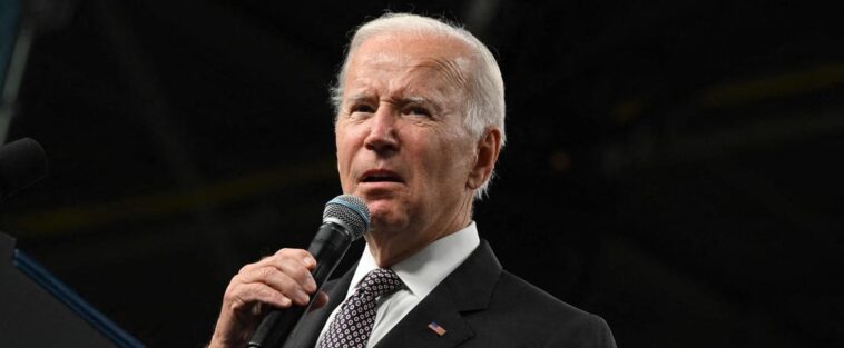 Biden promet à Zelensky des «systèmes perfectionnés» de défense antiaérienne